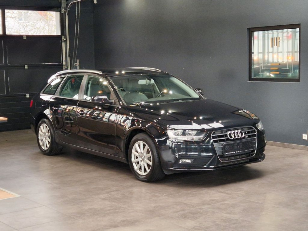 Audi A4 Avant Attraction 2.0TDI*Facelift*Standhzg*NAV 2013/4