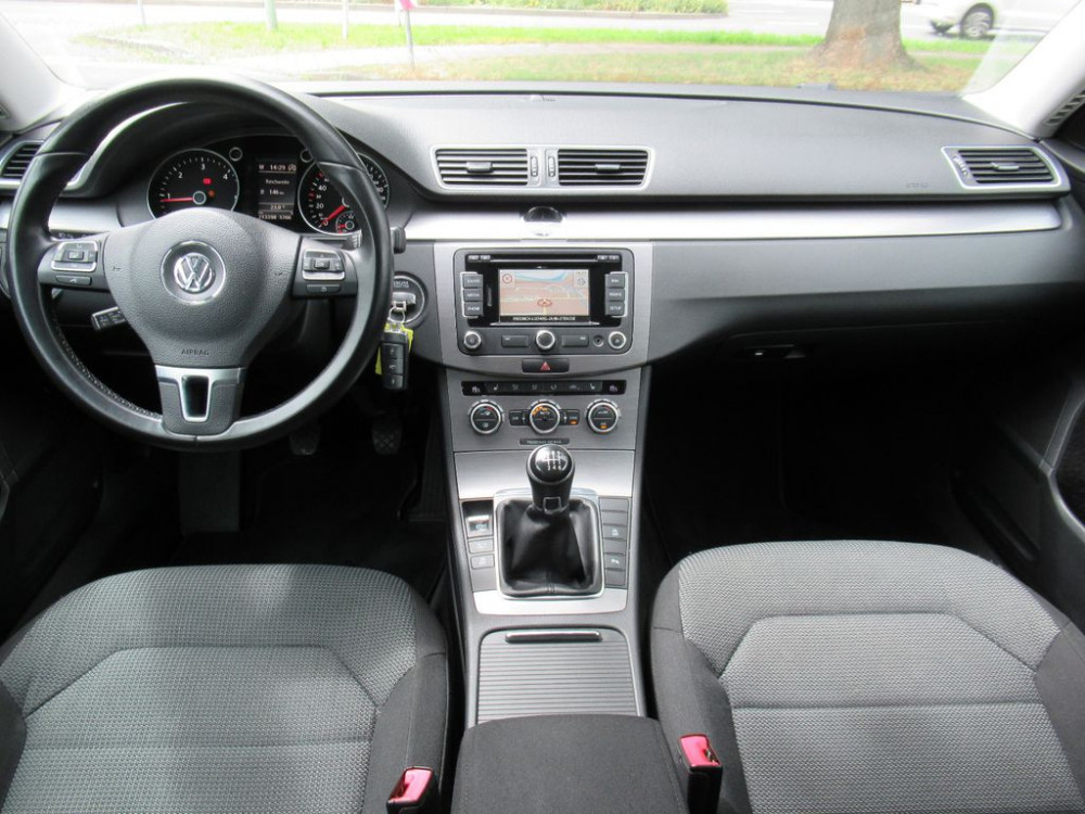 Volkswagen Passat Var2.0 TDI Comfortline AHK Navi Sitzh. 2012/9