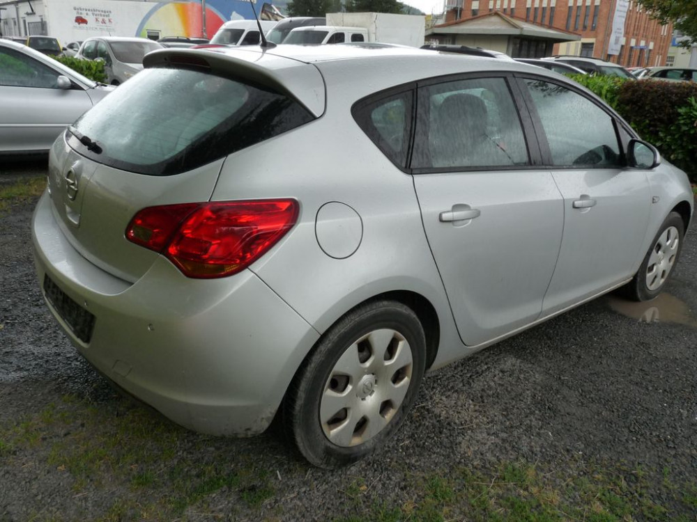 Opel Astra J Lim. 1,6l 5-trg. Selection Klima 2010/5