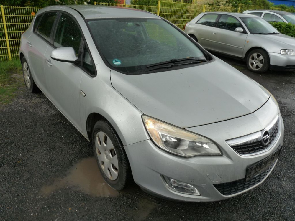 Opel Astra J Lim. 1,6l 5-trg. Selection Klima 2010/5