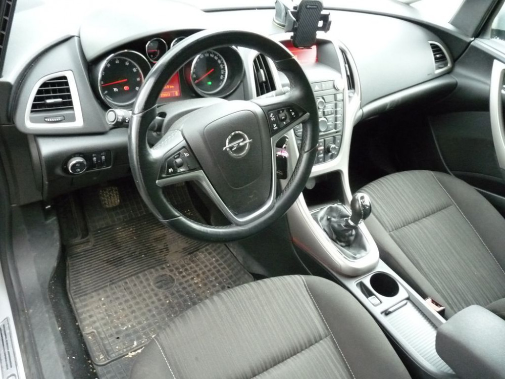 Opel Astra J Lim. 1,6l 5-trg. Selection Klima 2010/5