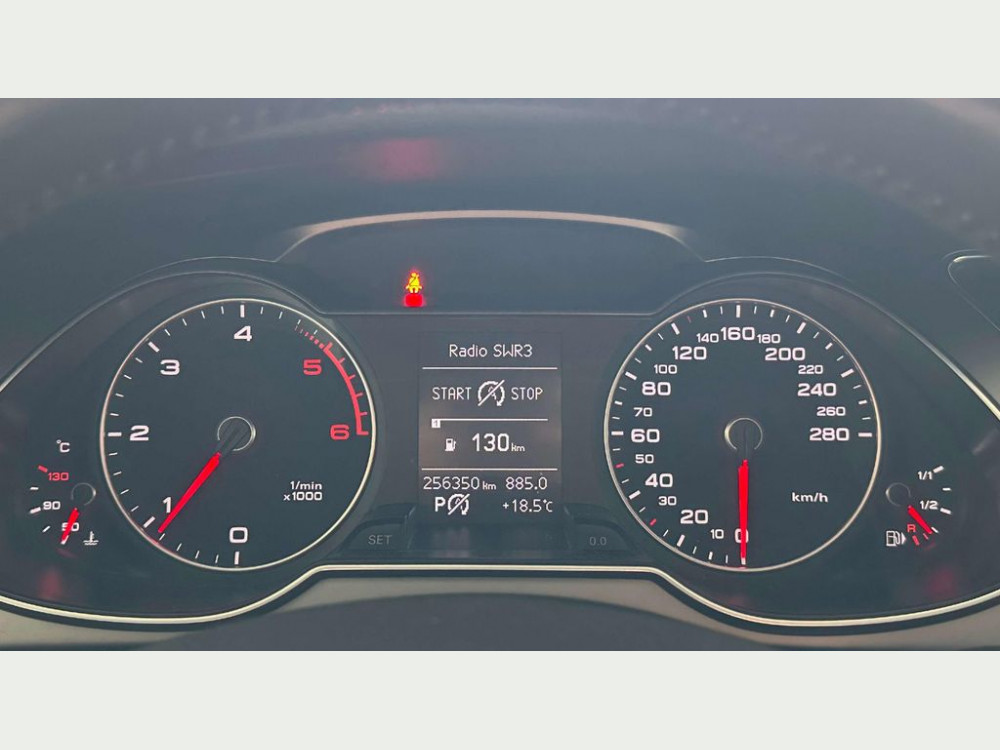 Audi A4 Ambition*Automatik*Bi-Xenon*LED-T.*Alu*AHK* 2013/8