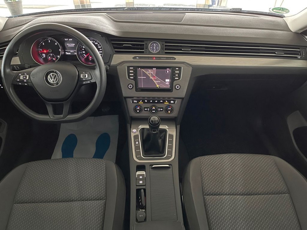 Volkswagen Passat Variant 1.6 TDI BMT/Navi/AHK/Sitzhzg/Temp 2017/5