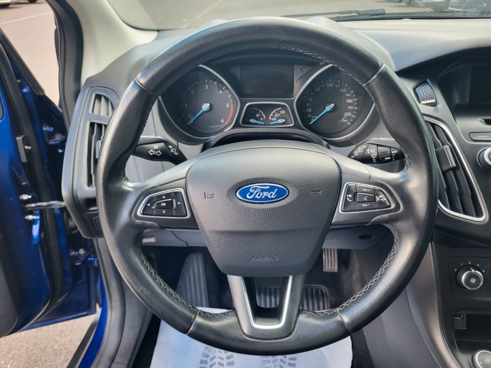 Ford Focus Turnier ,Tüv bis 09/2025! Motorschaden! 2016/4