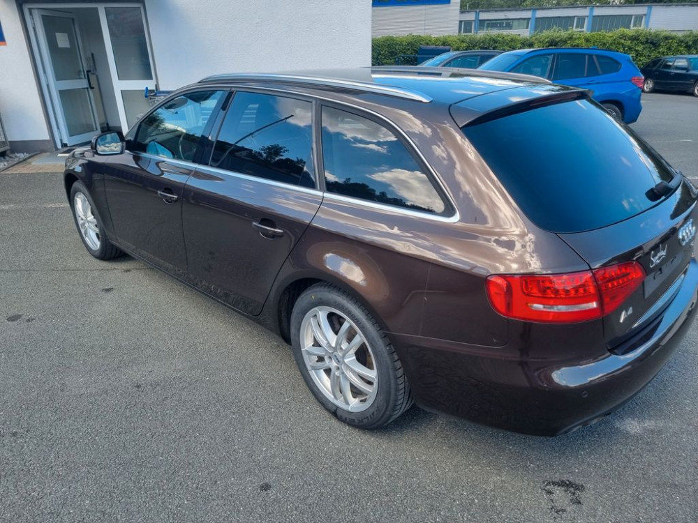 Audi A4 Avant Attraction fahrbereit 2011/12