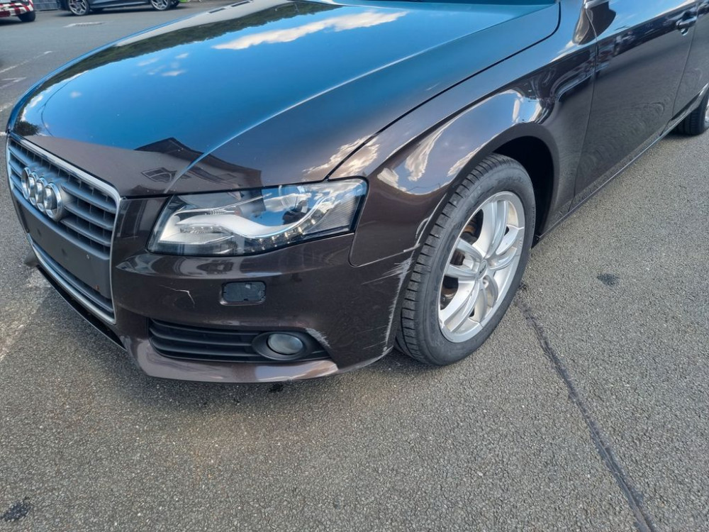 Audi A4 Avant Attraction fahrbereit 2011/12