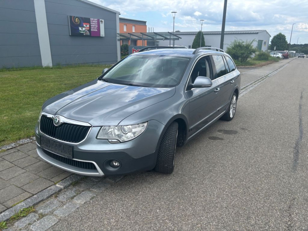 Skoda Superb Combi Elegance VOLL*TÜV*CHECKHEFT 2013/4