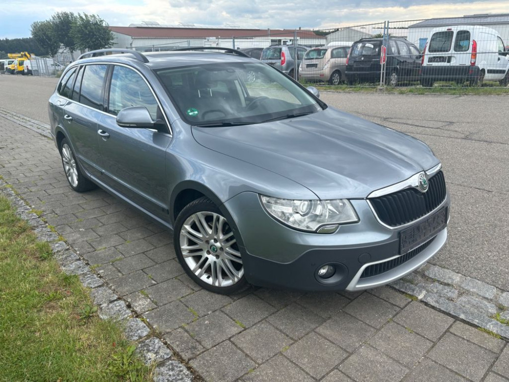 Skoda Superb Combi Elegance VOLL*TÜV*CHECKHEFT 2013/4