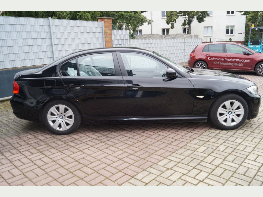 BMW 318 Baureihe 3 Lim. i/1.Hand/Scheckheft 2011/2