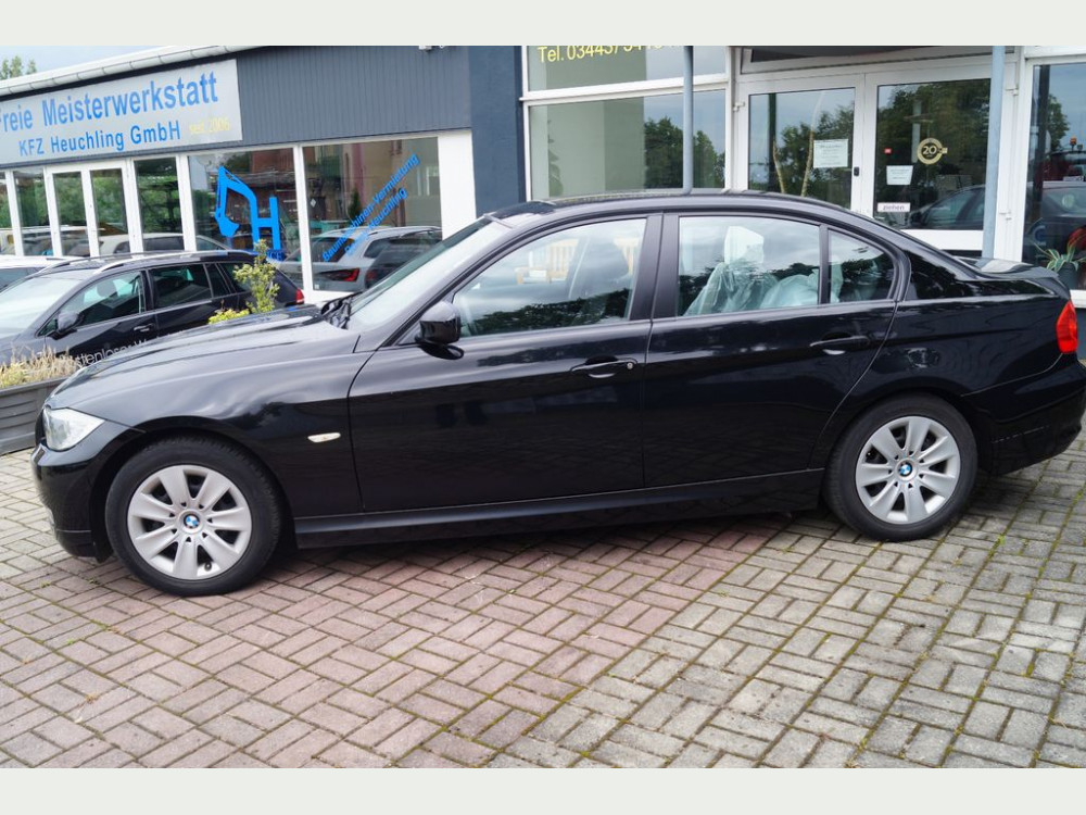 BMW 318 Baureihe 3 Lim. i/1.Hand/Scheckheft 2011/2