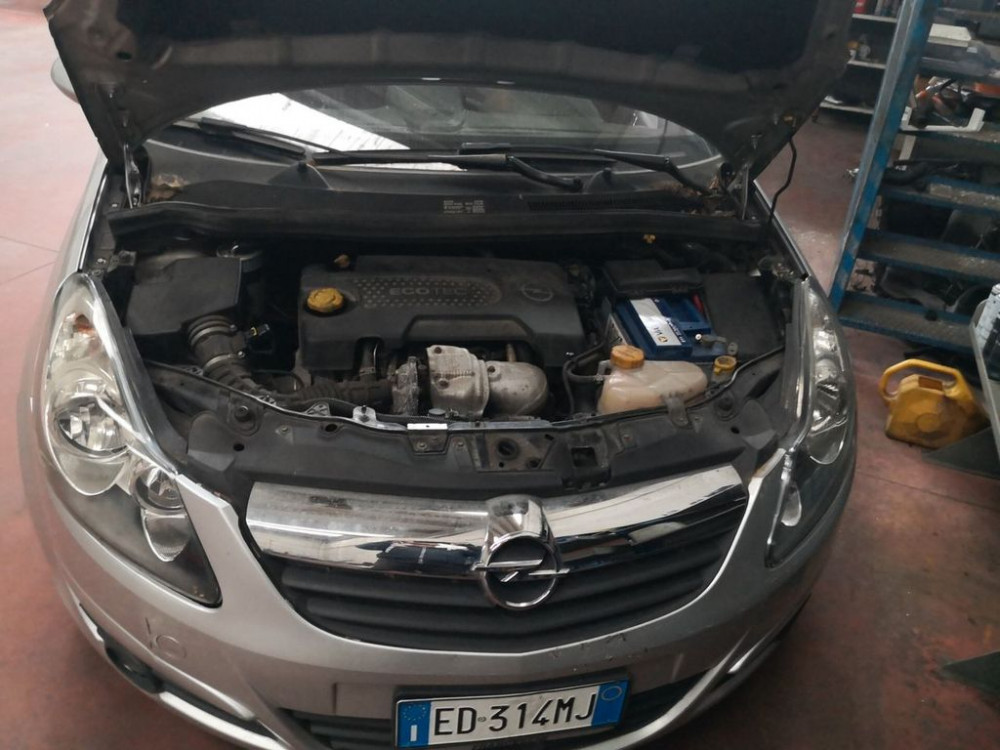 Opel Opel Corsa 1.3 CDTI anno 2011 problemi motore 2011/1