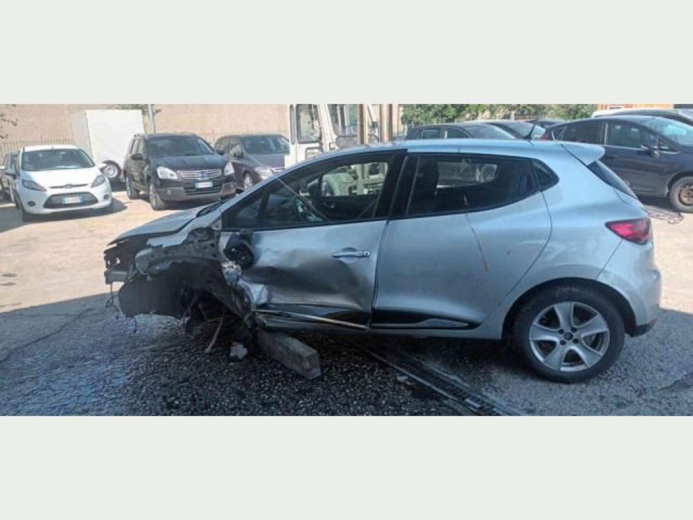 Renault RENAULT Clio 1.5 DCI INCIDENTATA 2016/5