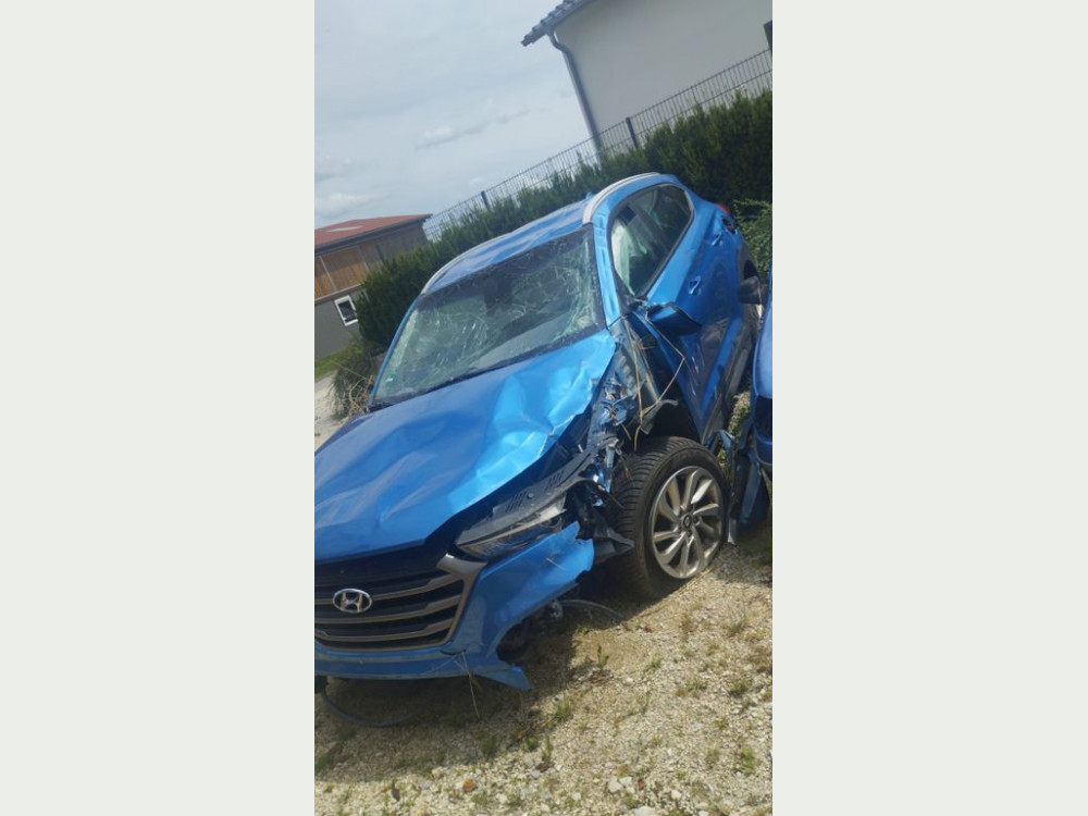 Hyundai Tucson blue 1.6 GDI Intro Edition 2WD 2016/1